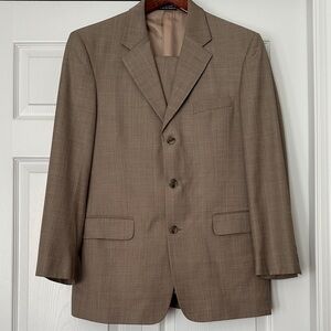 Stafford Classic Brown Suit w/subtle plaid - coat 38R, pants w32, l30
